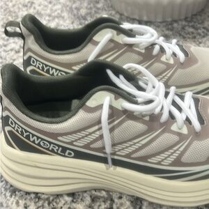Dryworld Athletic Sneakers with White and Green Accents